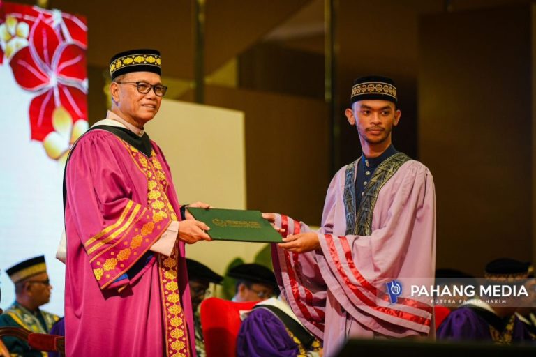 478 GRADUAN UNIPSAS DIANUGERAH IJAZAH, DIPLOMA