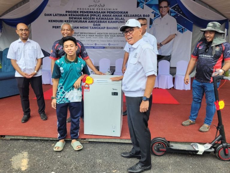 PPLK BANTU PELAJAR B40 TINGKAT KEMAHIRAN, LAHIR MODAL INSAN BERKEYAKINAN