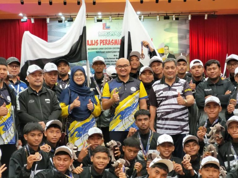 SUKAN SEBAGAI NILAI TAMBAH PELAJAR ALIRAN AGAMA