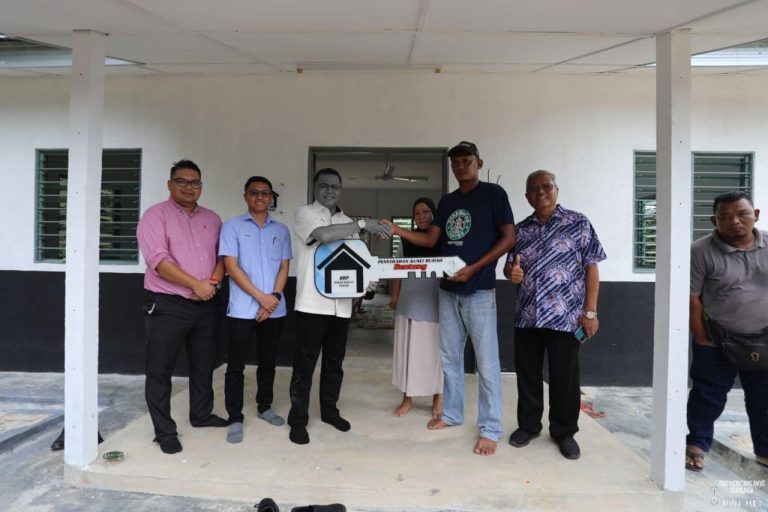 TERIMA KASIH PEMBERIAN RUMAH RAKYAT PAHANG INI – PENERIMA
