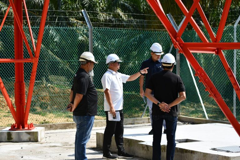 DUA MENARA TELEKOMUNIKASI DI CHEMOMOI SEDIA BEROPERASI