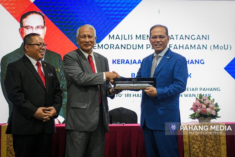PAHANG TANDATANGANI MOU PROGRAM LATIHAN KEMAHIRAN INDUSTRI ECRL