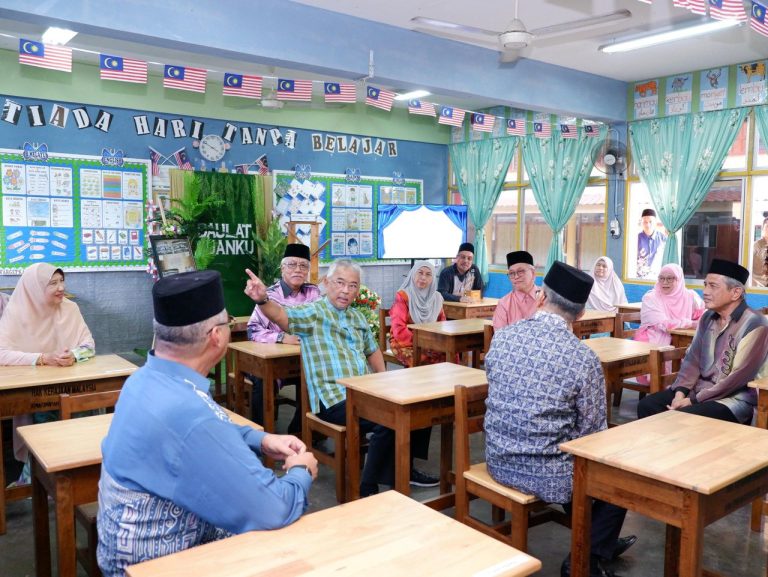 KDYMM YANG DI-PERTUAN AGONG BERKENAN MASYHUR NAMA SK AHMAD, SMK AHMAD KEPADA SK SULTAN AHMAD, SMK SULTAN AHMAD