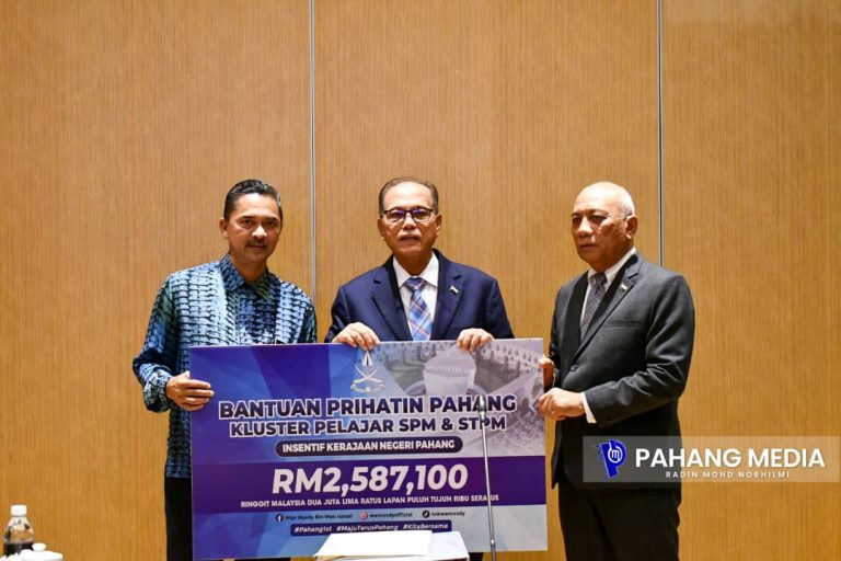 KERAJAAN PAHANG PERUNTUK RM2.6 JUTA UNTUK PELAJAR SPM, STPM