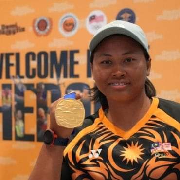 KERAJAAN PAHANG BERI INSENTIF RM10,000 KEPADA NUR SHAZRIN