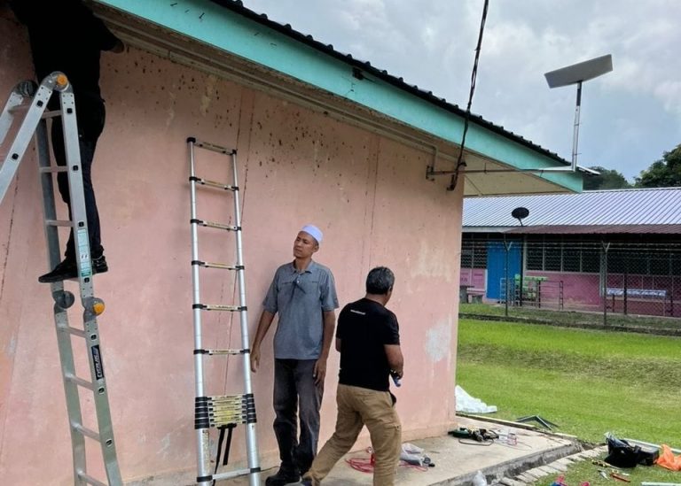 SK TITOM LOKASI PERTAMA DI PAHANG TERIMA INTERNET STARLINK