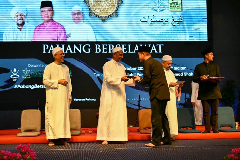 KERAJAAN PAHANG SUMBANG RM1.347 JUTA KEPADA INSTITUSI KEAGAMAAN, PELAJAR DI KUANTAN