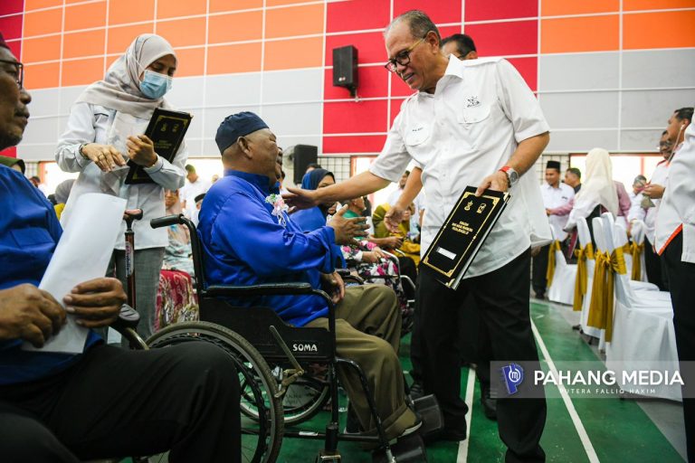 95 PERATUS PENEROKA FELDA DI PAHANG TELAH TERIMA SURATAN HAK MILIK