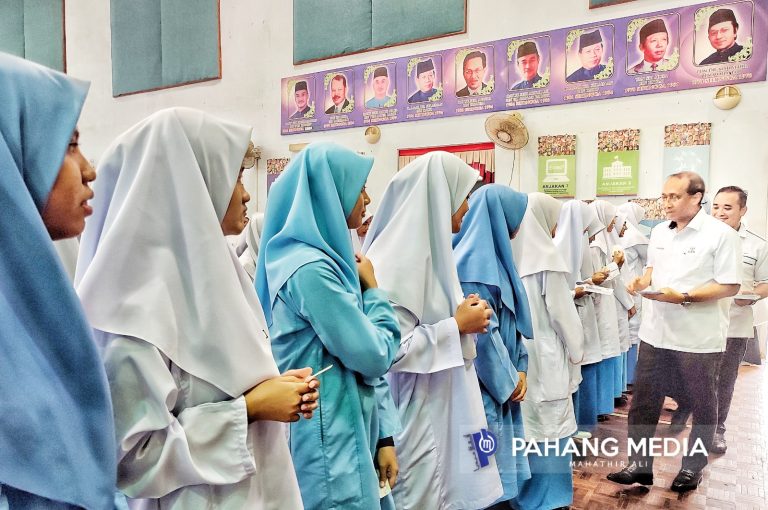 25,871 PELAJAR SEKOLAH MENENGAH DI PAHANG TERIMA BPP BERJUMLAH RM2.5 JUTA