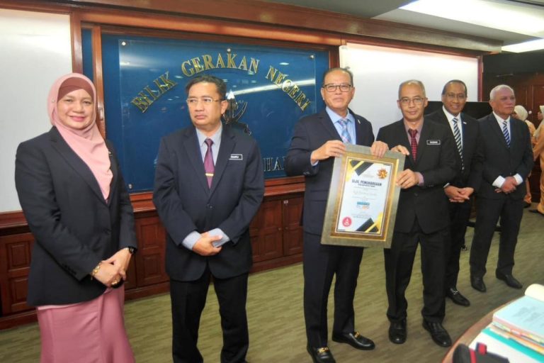 LIMA PBT PAHANG TERIMA ANUGERAH MURNINETS 2.0