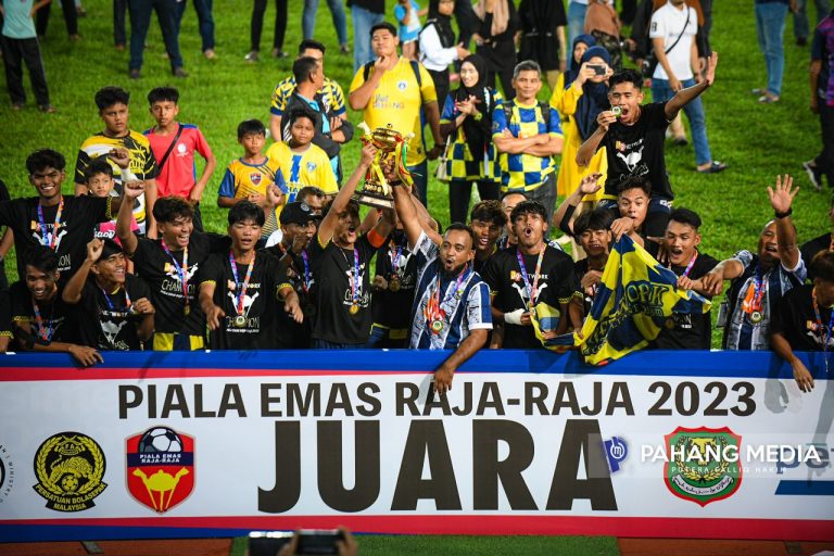 PAHANG JUARA PIALA EMAS RAJA-RAJA