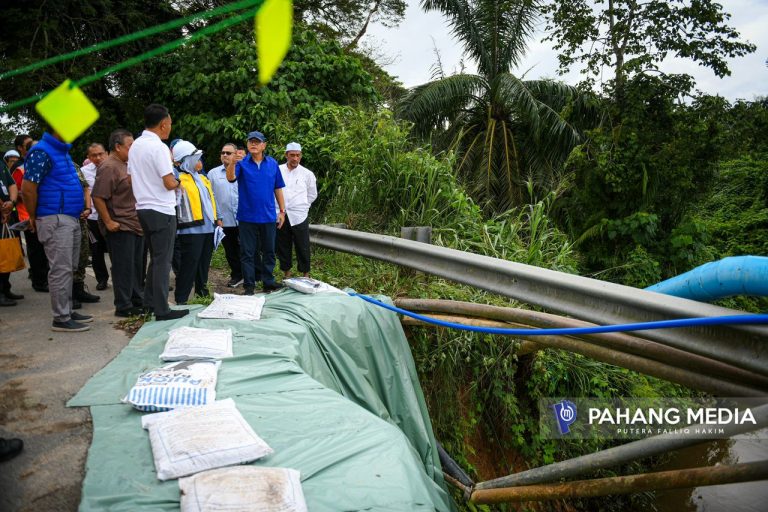 MENTERI BESAR ARAH PERCEPAT BAIK PULIH HAKISAN TANAH DI JAMBATAN KUALA KRAU