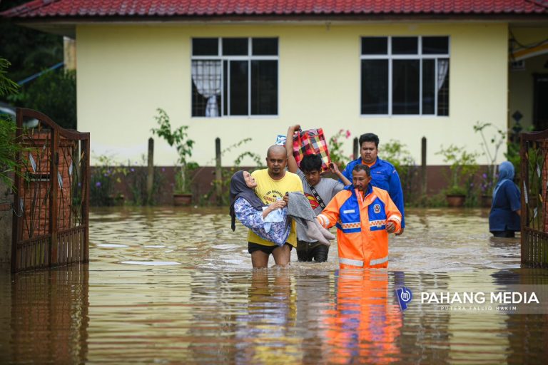 1,165 MANGSA BANJIR PEKAN, ROMPIN, MARAN DITEMPATKAN DI 24 PPS