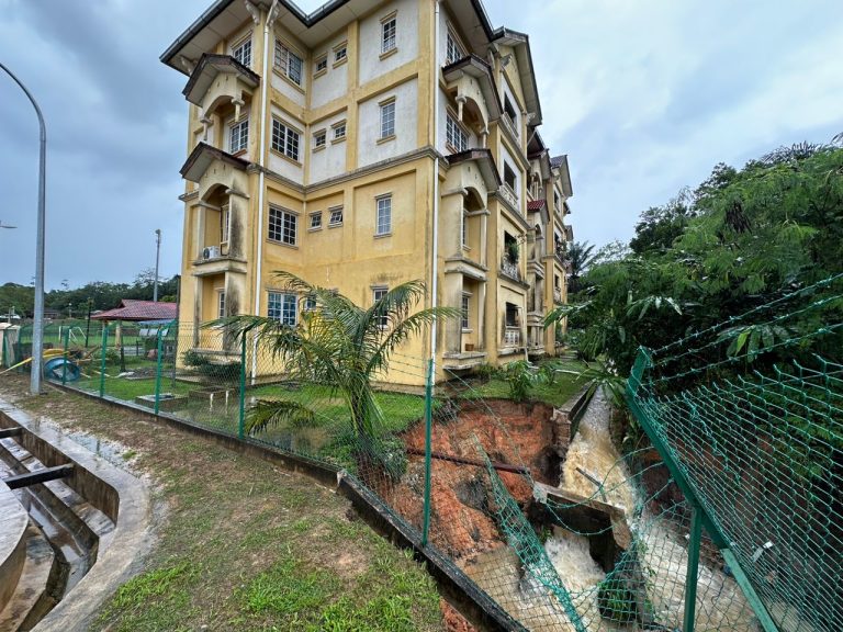 TANAH KUARTERS SEKOLAH MENDAP : TUNGGU LAPORAN TERPERINCI