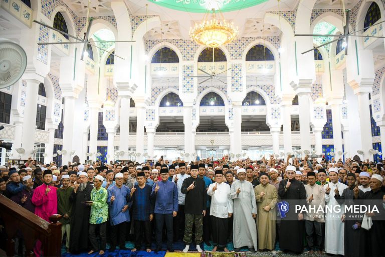 KDYTM TENGKU MAHKOTA PAHANG BERKENAN MULIAKAN SUBUH WARRIOR