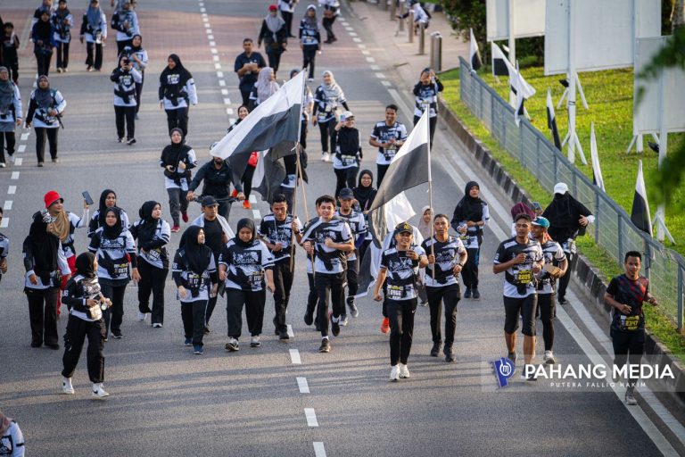 KDYTM TENGKU MAHKOTA PAHANG BERKENAN SERTAI LARIAN KEMAKMURAN