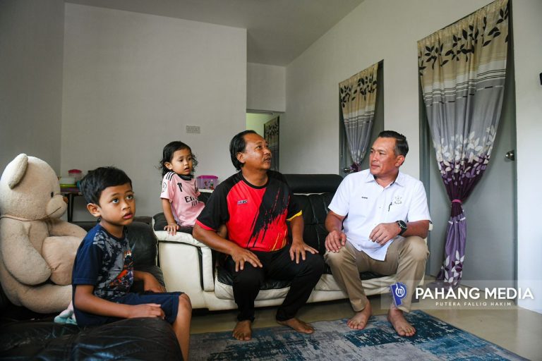 ENCIK ZAIMI TERUJA TERIMA RUMAH RRP BERTIANG, ELAK RUMAH DIMASUKI AIR BANJIR