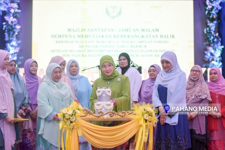 KDYMM TENGKU AMPUAN PAHANG TITAH GOLONGAN WANITA JAGA KESIHATAN