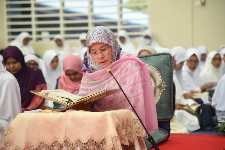 KDPB TENGKU AMPUAN PAHANG BERKENAN BERTADARUS BERSAMA 600 WANITA