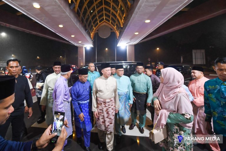 AL-QURAN, HADITH PERKUKUH PERPADUAN