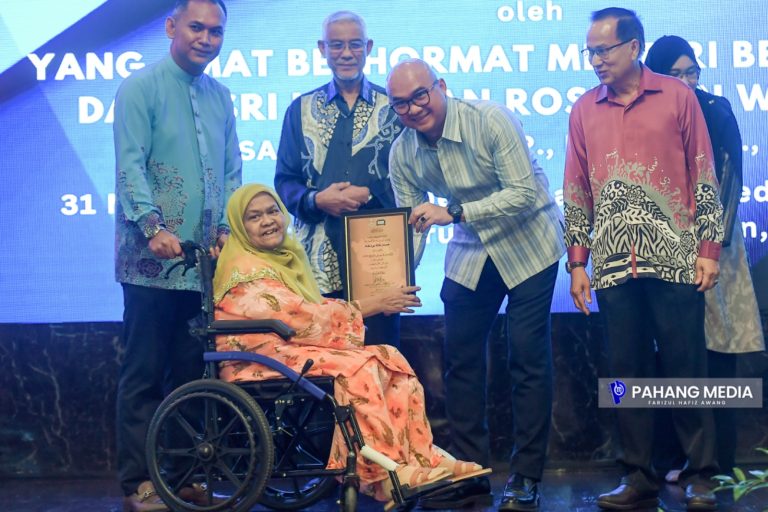 KERAJAAN NEGERI KOMITED DOKONG USAHA PENGGIAT SASTERA