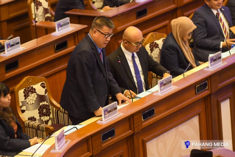 SIDANG DUN : PAHANG BAKAL LANCAR PROGRAM PAHANG 1ST JOB