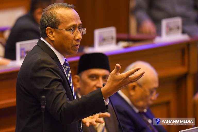 SIDANG DUN : KERAJAAN NEGERI SERAGAM TULISAN JAWI