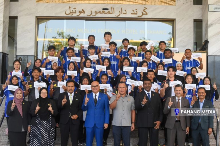 44 ATLET MAJLIS SUKAN PAHANG TERIMA INSENTIF PELAJAR CEMERLANG SPM RM30,000