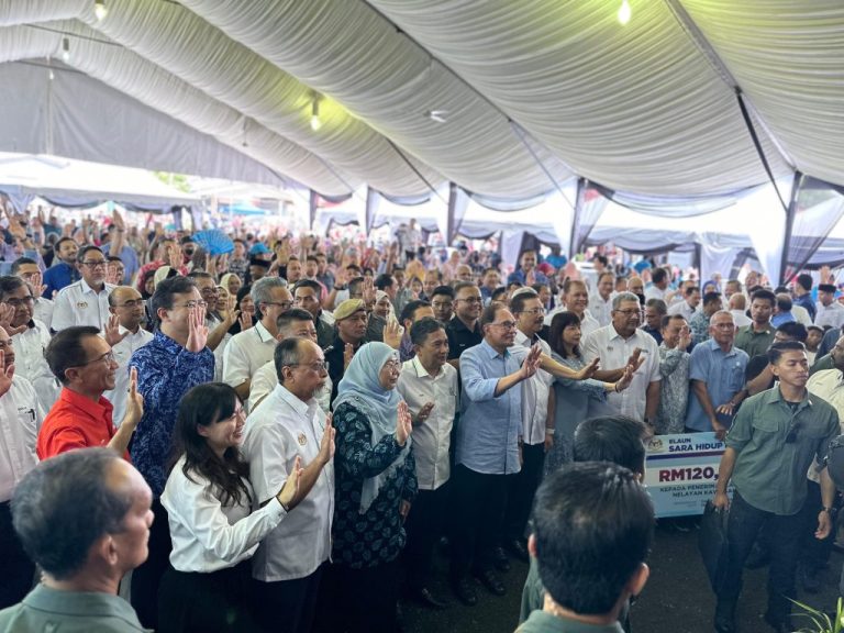 KAMPUNG ANGKAT MADANI MUDAHKAN PENYAMPAIAN MAKLUMAT PENDUDUK LUAR BANDAR