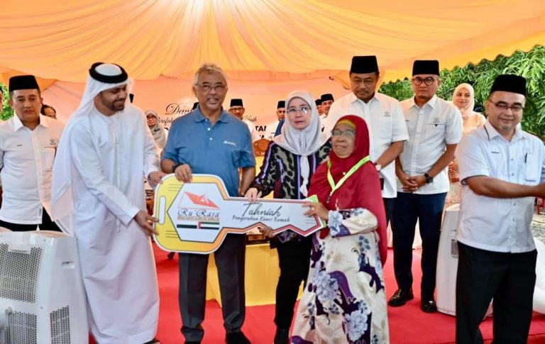 SULTAN PAHANG TITAH PENERIMA HARGAI KURNIAAN RUMAH RU’RASA