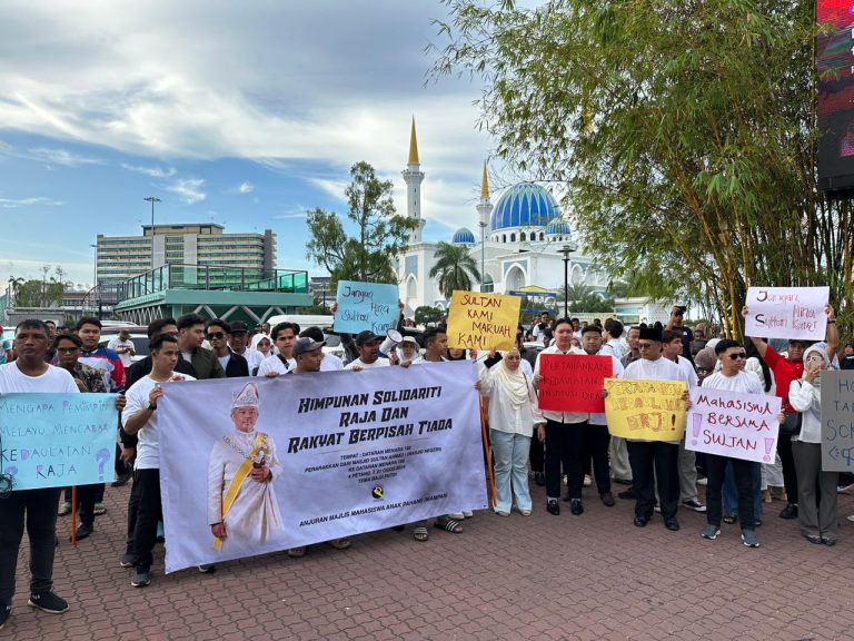 PERHIMPUNAN SOLIDARITI RAJA DAN RAKYAT BERPISAH TIADA BERLANGSUNG DENGAN AMAN