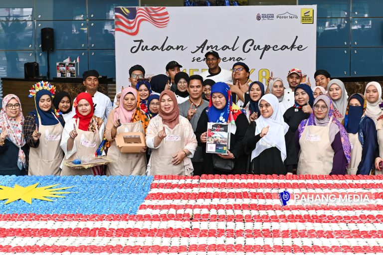 5,520 KEK CAWAN BERBENTUK BENDERA MALAYSIA DIJUAL BAGI TABUNG PAHANG4PALESTINE