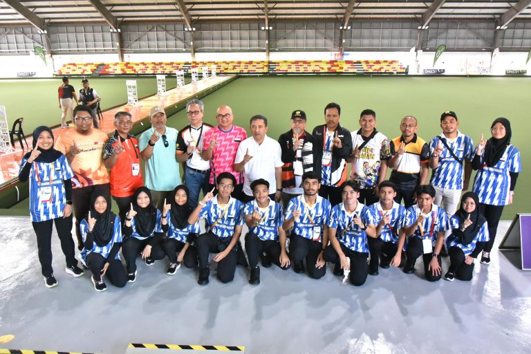 SUKMA SARAWAK : PASUKAN LAWN BOWLS PAHANG MARA KE FINAL