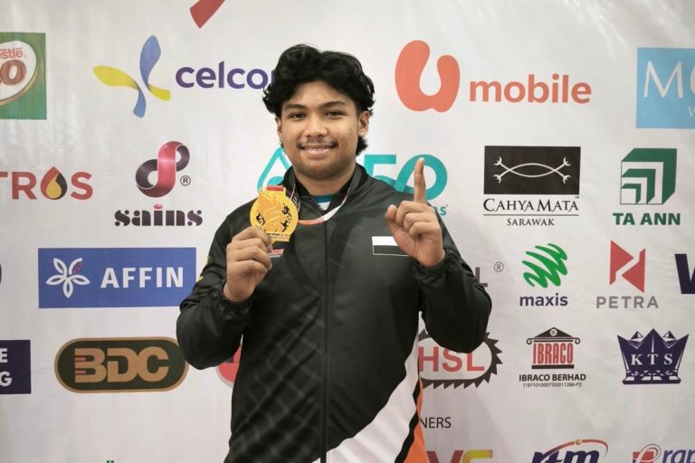 JUARA ANGKAT BERAT INGIN PERTAHAN EMAS UNTUK PAHANG