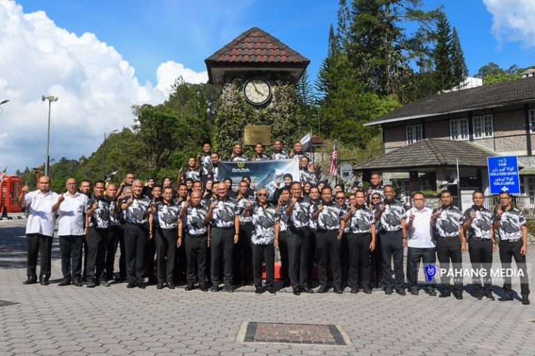 SUMBANGAN KURNIAAN AL-SULTAN ABDULLAH PENGISIAN UTAMA EKSPEDISI MENDAKI PAHANG