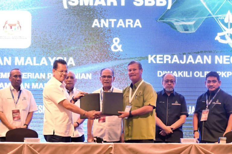 PAHANG TANDATANGAN MOU PROGRAM SMART SAWAH BERSKALA BESAR