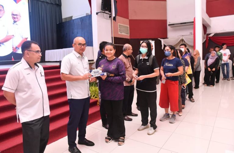 PELAJAR DIINGAT TIDAK TERPENGARUH PERSEPSI NEGATIF DALAM MENIMBA ILMU