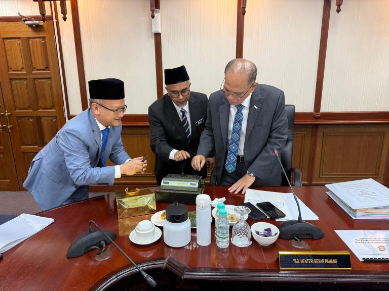 KERAJAAN NEGERI PAHANG PERUNTUK RM1.2 JUTA PROJEK CELIK AL-QURAN BRAILLE