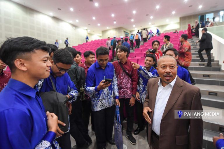 TERAP PERADABAN ISLAM DALAM MEDIA SOSIAL