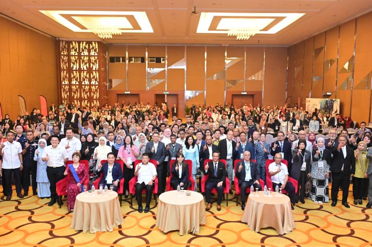 PAHANG JULUNG KALI ANJUR MIT PAHANG 2024 BERKONSEP PERNIAGAAN KEPADA PERNIAGAAN