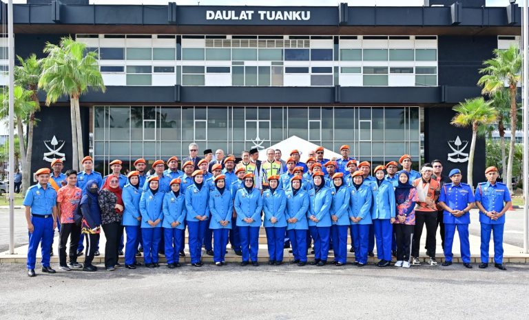 PAHANG NEGERI PERTAMA TUBUH CIVIL DEFENCE AUXILIARY SUK