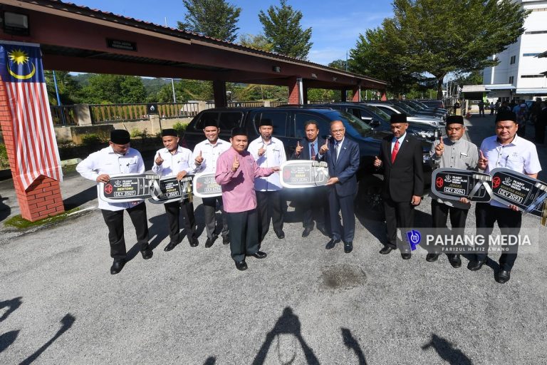 KERAJAAN NEGERI PAHANG SERAH ENAM 4X4 KEPADA PAID