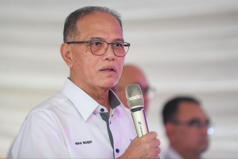 KERAJAAN PAHANG ALU-ALUKAN TINDAKAN SPRM GEMPUR KECURIAN BAUKSIT DI BUKIT GOH