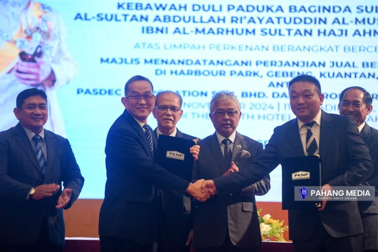 KDPB SULTAN PAHANG BERKENAN SAKSIKAN MAJLIS TANDATANGAN PASDEC, PETROLUXE REFINERY