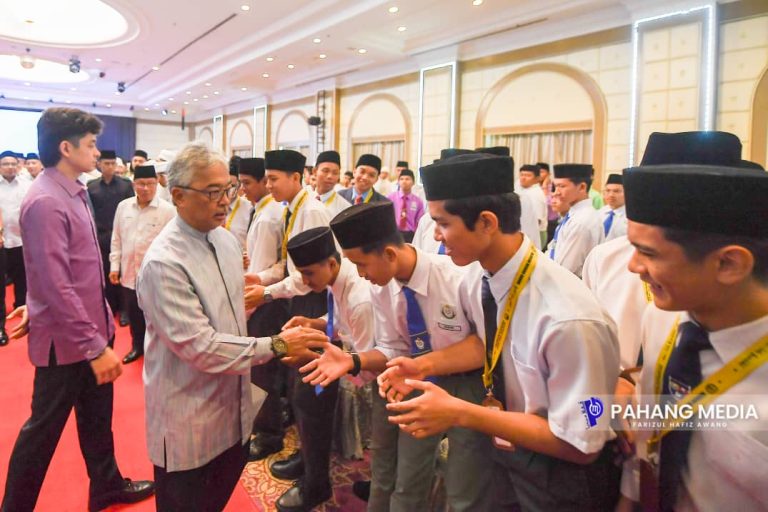 KDPB AL-SULTAN ABDULLAH KURNIA PELANTAR GNIUS DAN TABLET