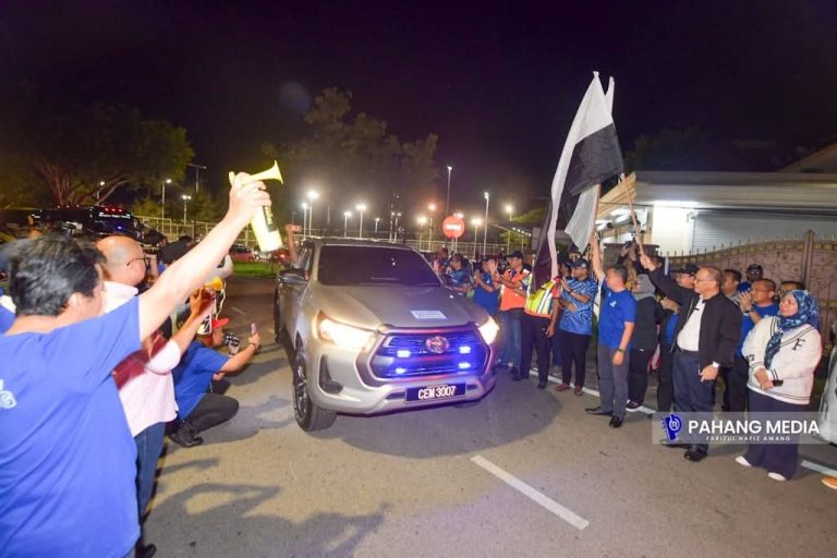 PAHANG HANTAR 400 SUKARELAWAN BANTU MANGSA BANJIR DI KELANTAN