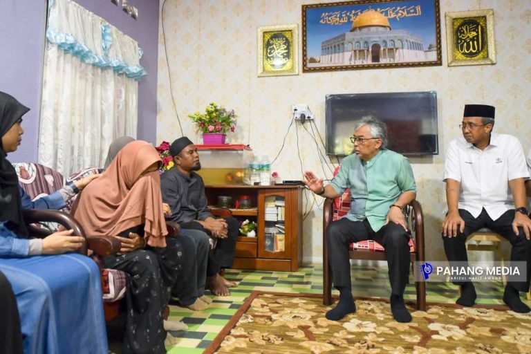 KDPB AL-SULTAN ABDULLAH NASIHAT PEMANDU BERHATI-HATI MEMANDU KETIKA HUJAN, GELAP