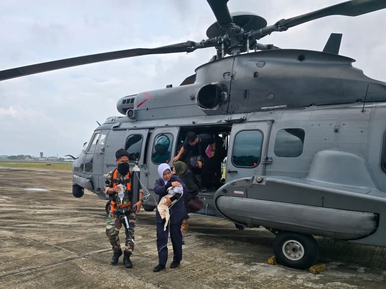 TUDM LAKUKAN PENERBANGAN MEDEVAC BAWA BAYI DARI TIOMAN KE HTAA