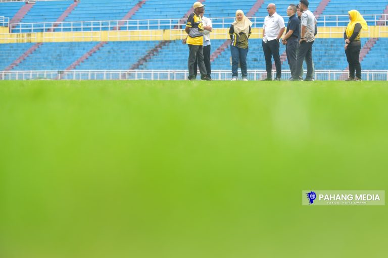 KADAR PERTUMBUHAN RUMPUT BERMUDA TIFGRAND PADANG STADIUM DARUL MAKMUR CAPAI 80 PERATUS