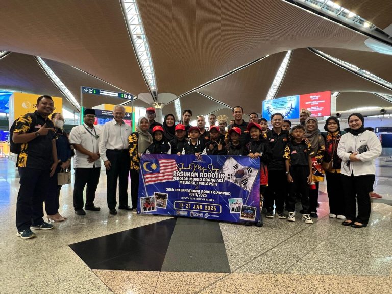 TIGA PELAJAR SK PERMATANG KELEDANG BERJAYA MEMENANGI EMAS DALAM INTERNATIONAL ROBOT OLYMPIAD KE-26 DI KOREA